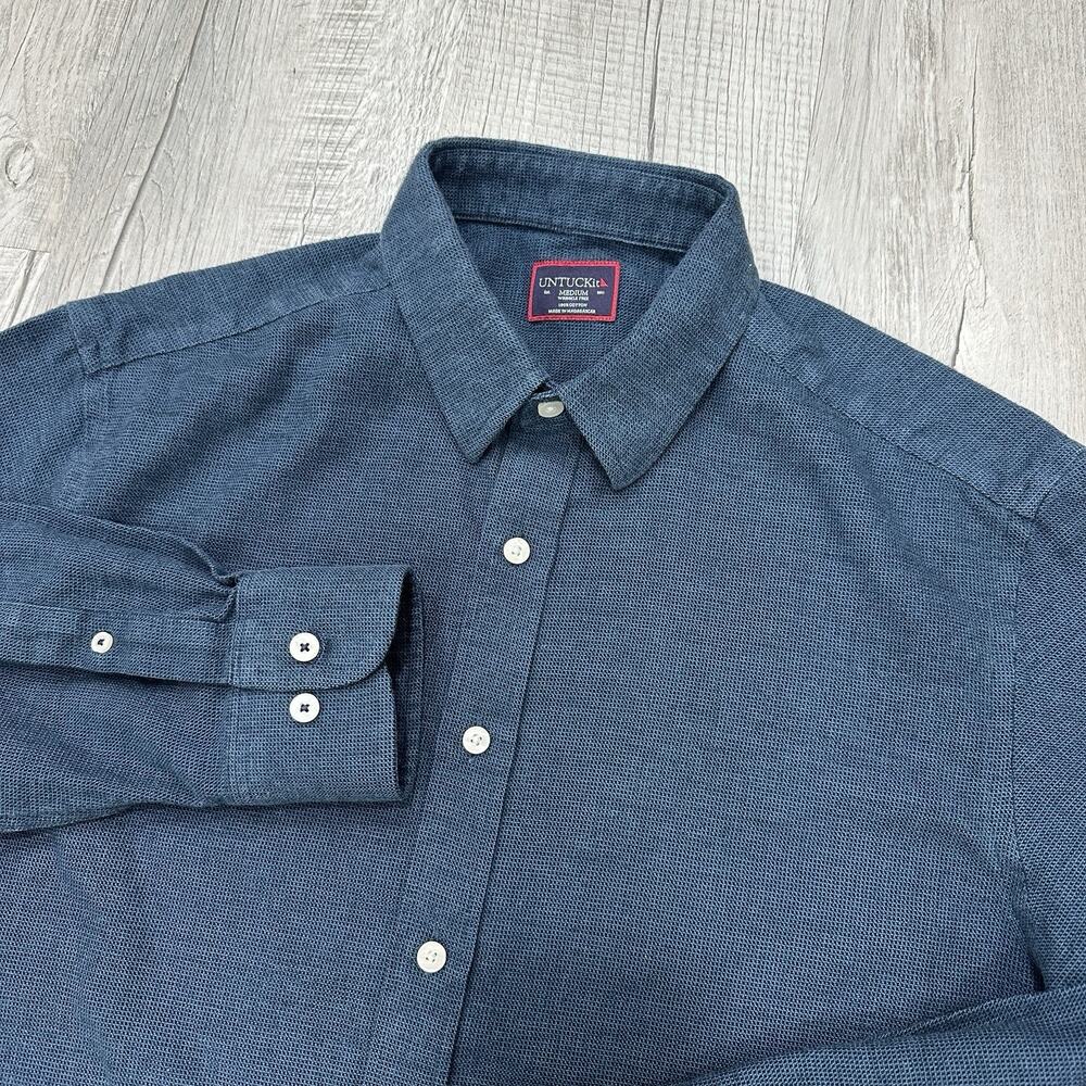 UNTUCKit Veneto Wrinkle Free Button Up Shirt Mens Medium Blue Long Sleeve Cotton